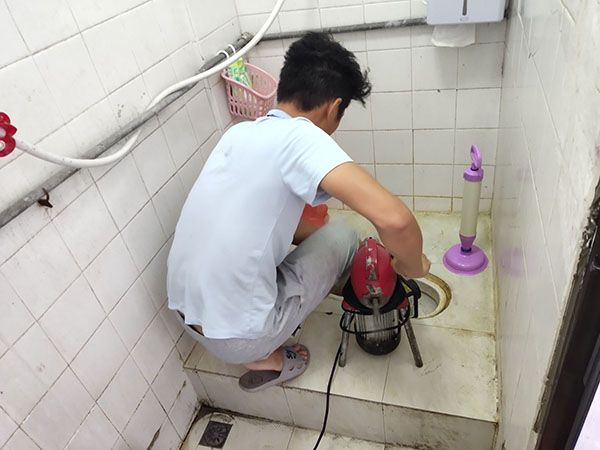 亳州肥皂掉到马桶里把马桶堵住了怎么办？马桶堵住了怎么办